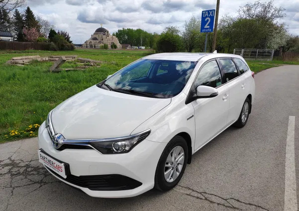 toyota auris brzesko Toyota Auris cena 72000 przebieg: 95000, rok produkcji 2018 z Brzesko